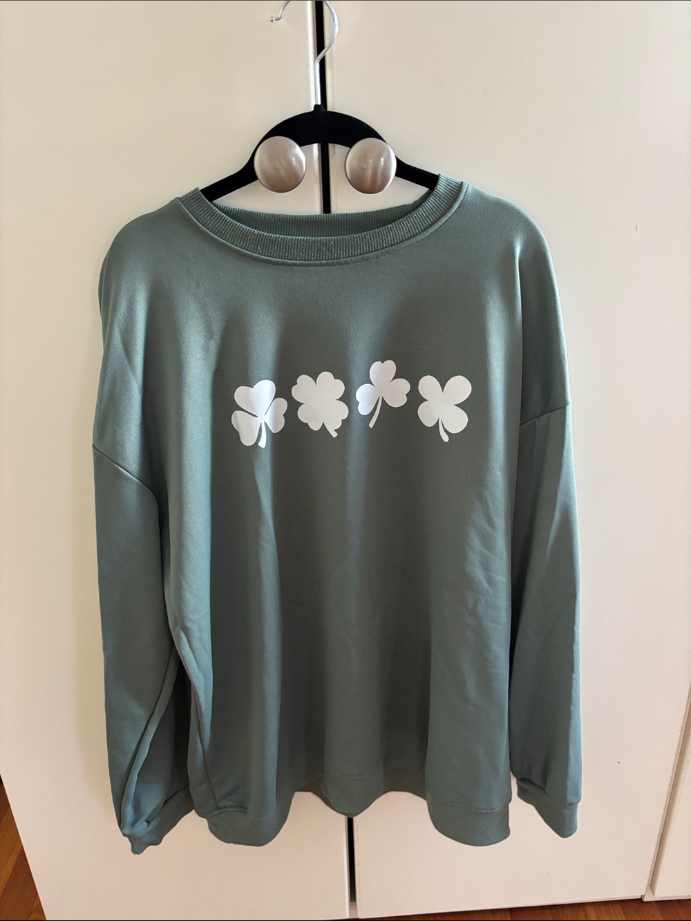 Green Clover Graphic Sweatshirt - Women's Casual Pullover